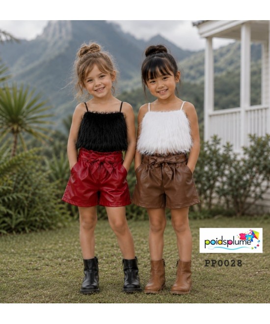 Ensemble haut en fausse fourrure et short en similicuir